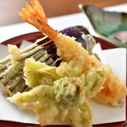 京都"伊根"直送の鮮魚と旬の食材を愉しむ、大人の和食処。