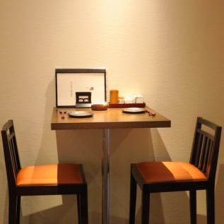 Two people dining table table which can be used casually such as date and saku drink at the end of the company