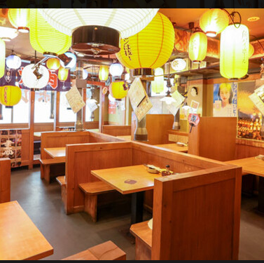 明るさが感じられる店内は木の温もり溢れる清潔感あるつくりに♪