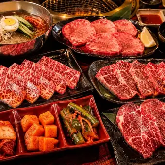 大人気・まる助最上級の牛タン・カルビ・ハラミを堪能できる【豪華焼肉コース】