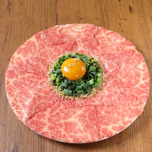 王者の炙りユッケ