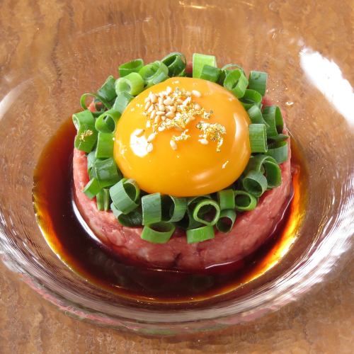 黒毛和牛のトロける炙りユッケ