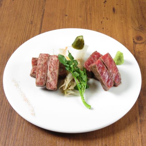 赤身＆霜降ステーキの二種食べ比べ