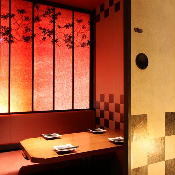 こだわりの演出や特別個室は、素敵な物語の1ページに♪デート・合コン・女子会にも最適の各種個室をご案内いたします!誕生日や記念日のサプライズにも最適のゆったり個室空間が多数♪少人数のプライベート利用から大人数の宴会まで幅広くご利用いただけます!