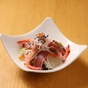 鮮魚刺身沙拉佐芥末醬