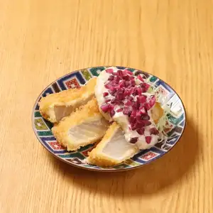鮮嫩鯛魚炸佐醃茄子塔塔醬