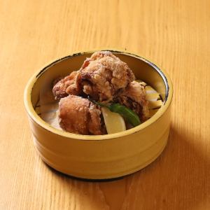 多汁、肉質鮮嫩、大小如拳頭的炸雞
