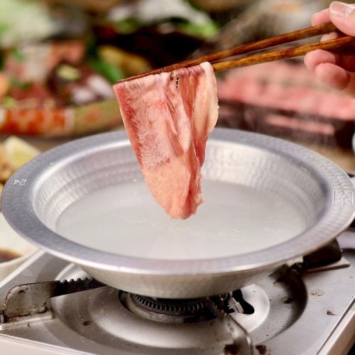 ハマグリ発酵出汁で味わう栗豚と牛タンのしゃぶしゃぶ