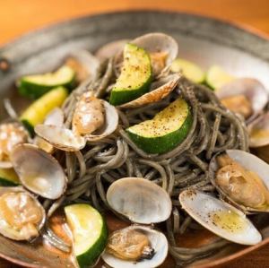 あさりとズッキーニのボンゴレビアンコ ～カルダモン～