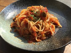 番茄酱和很多蔬菜