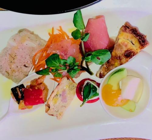 An appetizer plate is added to the lunch menu for an additional 770 yen!