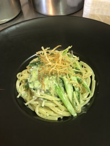 Pasta lunch (with salad, soup and bread) from 1200 yen (excluding tax)