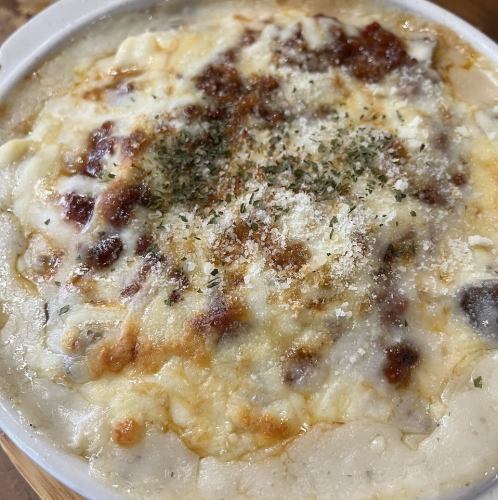 每週更換一次的多利亞米飯上可以放上自製的漢堡牛排。