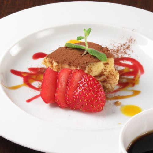 Tiramisu / Gateau chocolate / Cheesecake / Smooth pudding / Gelato assortment
