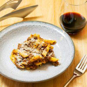 牛ほほ肉を使ったミートソース ペンネ