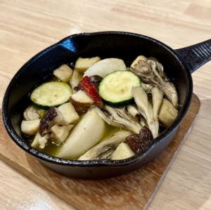 ☆きのこと野菜のアヒージョ