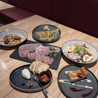 [For 7-12 people] A luxurious and satisfying course featuring all of our most popular dishes! Includes 7 items such as pâté and quiche.