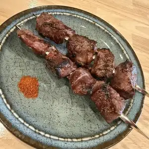 Grilled lamb leg skewers with special spices
