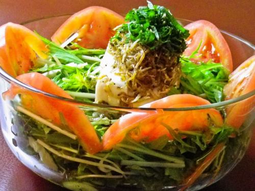 Crispy Jako salad with tofu and mizuna