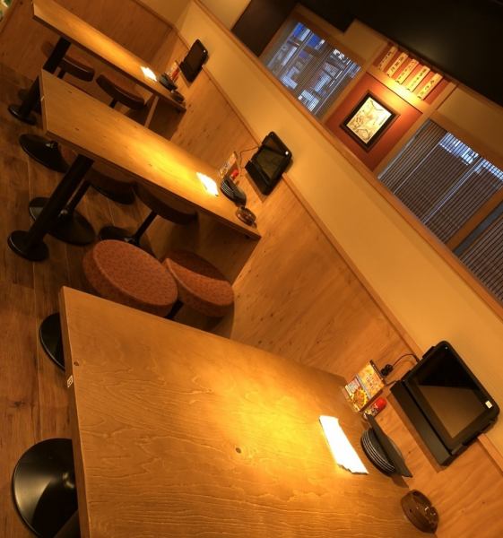 It can be quickly transformed into a tatami room that can accommodate 50 people! The layout can be changed according to the number of people.