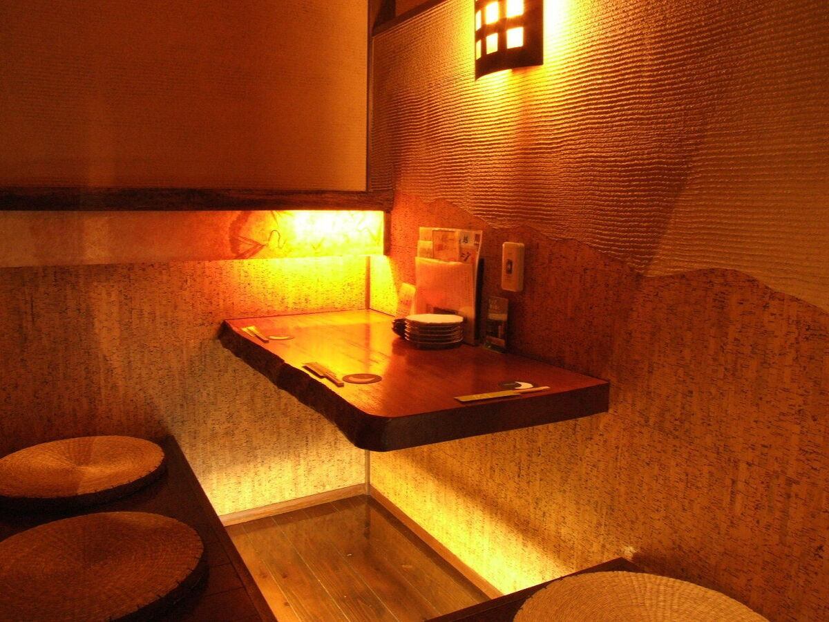 A private room for two where you can feel the warmth of wood.It's popular with couples!