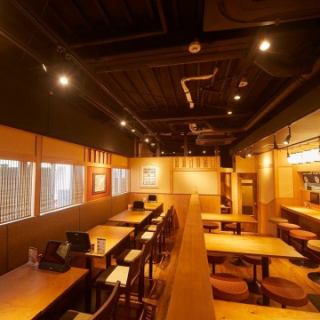 【场地预订：最多可容纳60人】可接待大型团体！在宽敞的昭和时代复古空间中享受宴会。对于 JR 川越站附近的大型宴会，请交给 TekeTeke 川越公司承办。这家餐厅拥有热闹的昭和时代氛围，可供60人私人包场。为什么不利用这样一个宽敞的空间，让更多的人聚集在一起，加深与其他参与者的友谊呢？