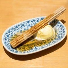 炸吉事果和香草冰淇淋