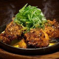 鶏もも肉のガーリックスパイス焼き