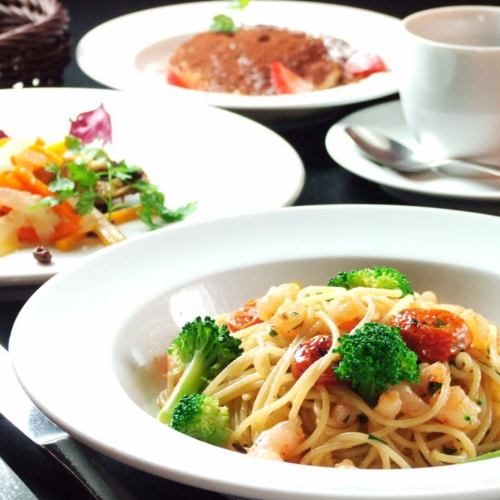 Enjoy the chef's signature Italian food! Isola's lunch menu