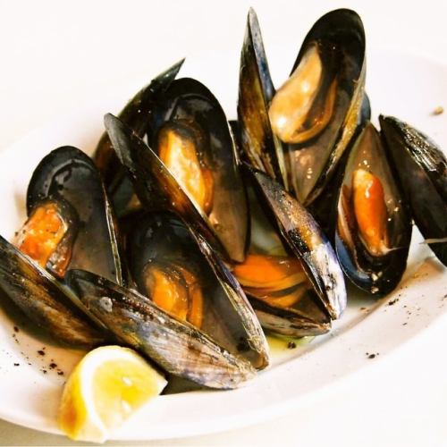 Southern Italian classic: Mussels steamed in white wine