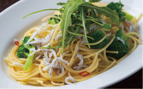 Peperoncino spaghetti with whitebait and broccoli