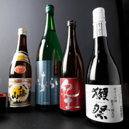 多種多彩な日本酒や焼酎、ワインを鶏料理と合わせて◎