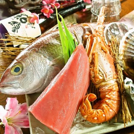 아침에 갓 구입한 신선한 생선을 사용한 생선회와 창작 요리를 제공!