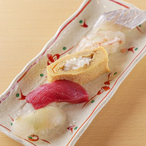 Sushi made with seasonal ingredients starts at 150 yen (tax included).