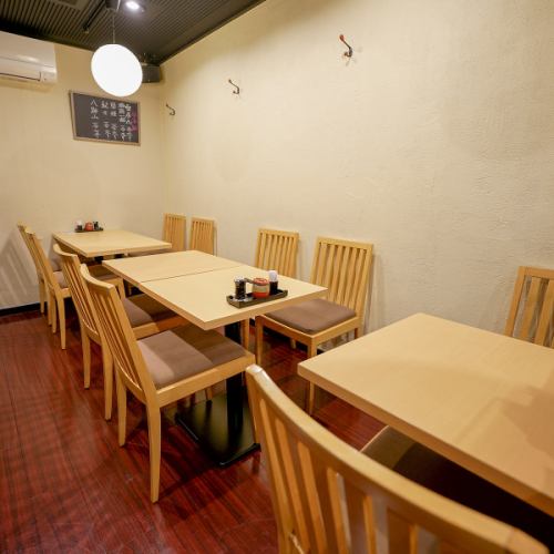 [Table seats] Please use these for company banquets as well as family meals.The fresh seafood dishes and sushi are a perfect match with alcoholic beverages.