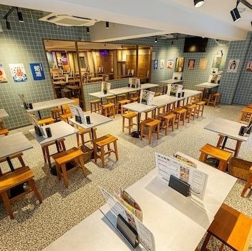 お仕事帰りのちょい飲みから大人数での飲み会やパーティーまで、様々なシーンに対応可能なお席をご用意しております！