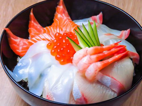 Popular seafood rice bowl!