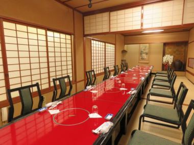 [3F] All the tatami mats, chairs and tables can be connected to accommodate up to 24 people.Since the chair and table are placed in the parlor, you can relax more comfortably than the digging table.We will carry out dense measures and guide you to a wide seat with plenty of room!