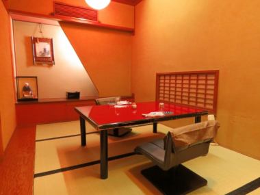 [3F] We also have a private room that can be used by all tatami seats for 2 people.Because the chair table is placed on the parlor, you can relax without load from the dugout seat.