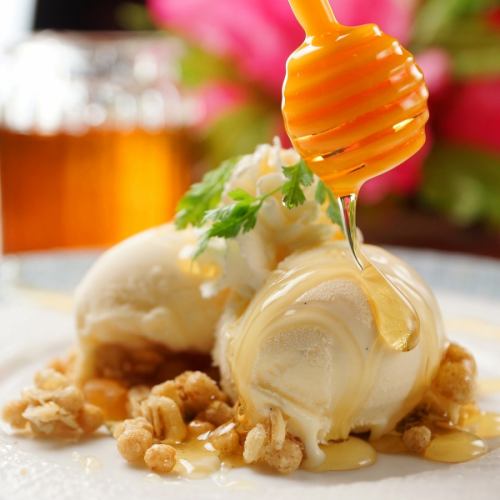 All-you-can-eat honey crispy vanilla ice cream