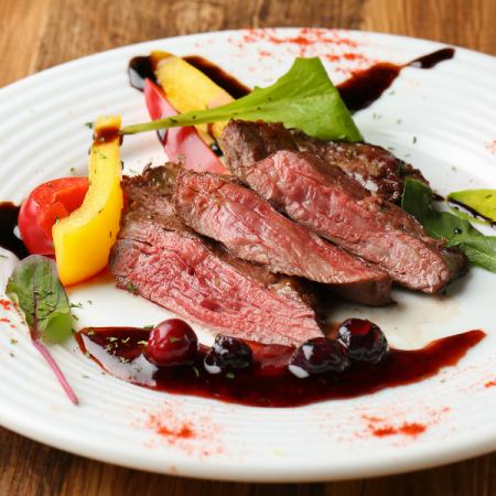 Beef skirt steak with berry sauce