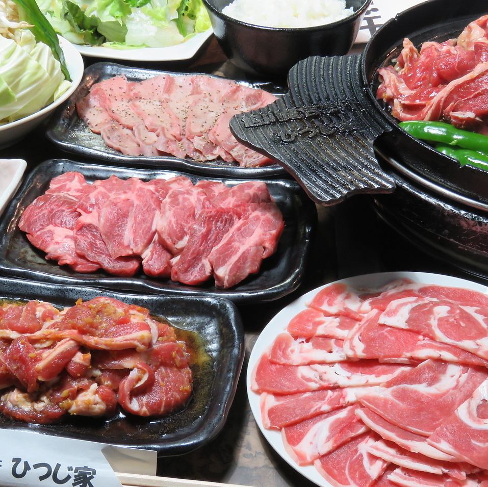 ジンギスカン、生ラムなどを秘伝のタレと特製塩でお召し上がりください。
