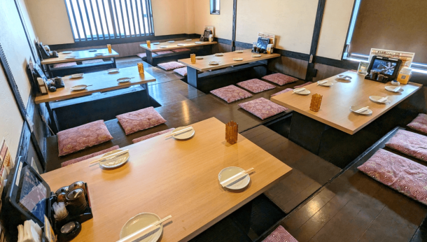 A tatami room that can accommodate a large number of people for various banquets.It can be used even by a small number of people.We also have chairs for children.