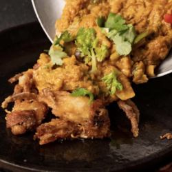 28. Iron pot Pu Pad Pong curry