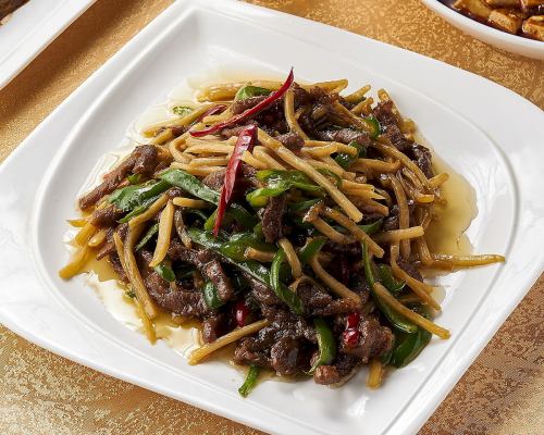 Stir-fried Shredded Beef with Green Peppers / Stir-fried Shredded Beef with Garlic Sprouts