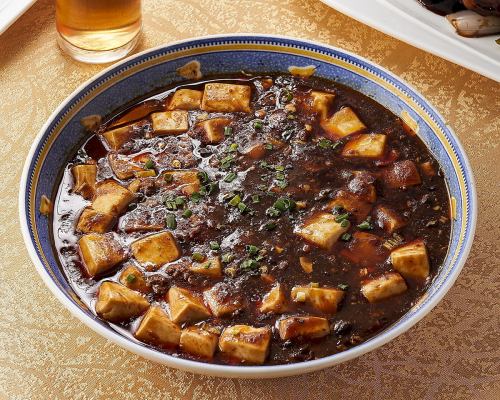 Hot stone-grilled mapo tofu / soy sauce-simmered eggplant / mabonon