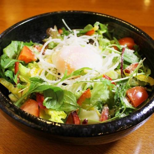 温泉卵入りシーザーサラダ (レギュラー)