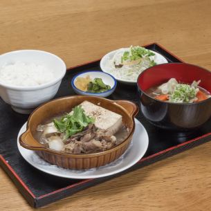 【期間限定】肉豆腐＆豚汁定食(ミニサラダ・ご飯・香の物)