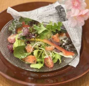 サーモンと彩野菜のブーケサラダ