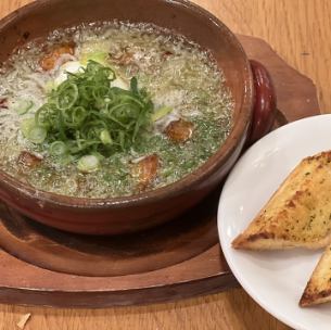 釜揚げしらすのアヒージョ　温泉玉子乗せ